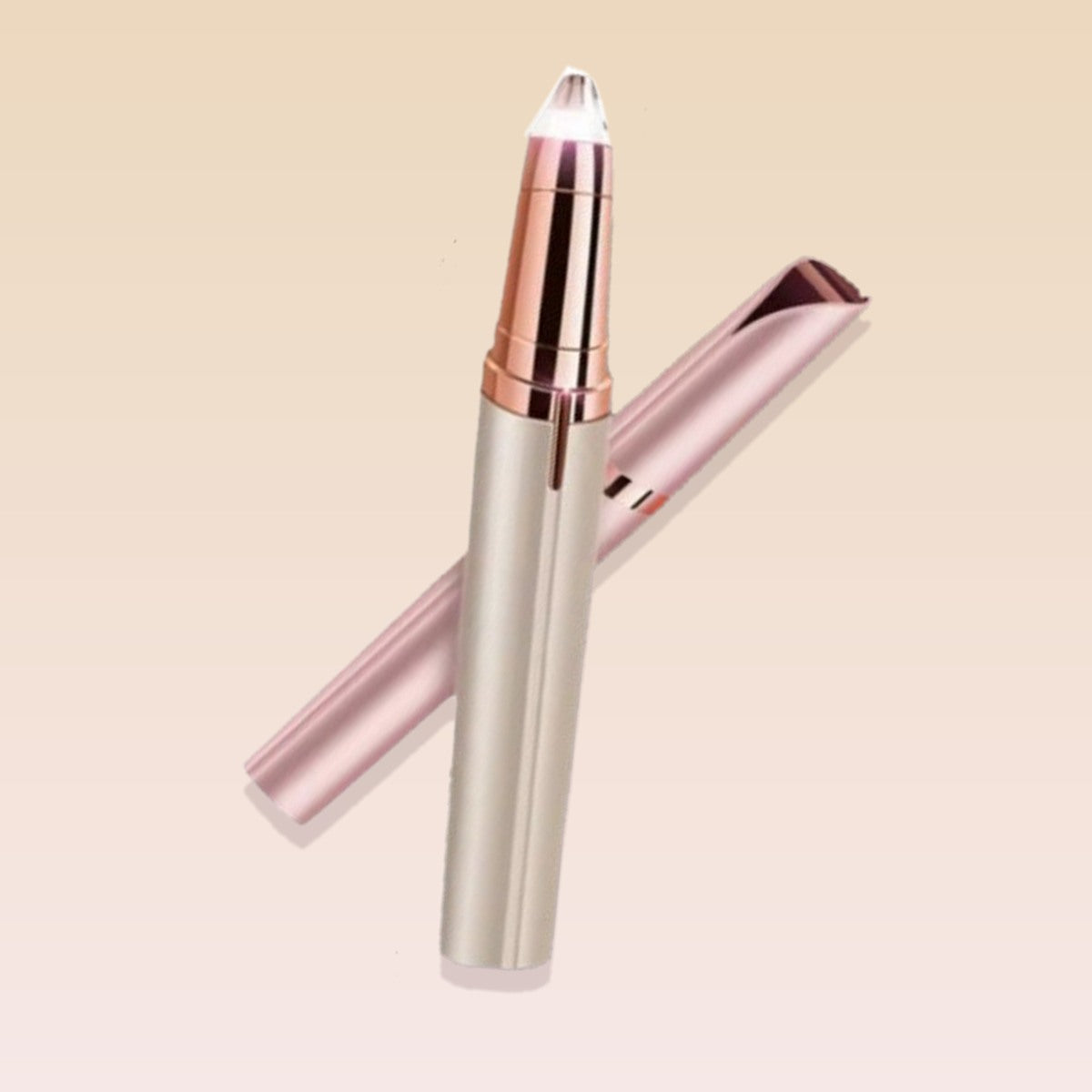 Depilador de cejas con diseño de lápiz labial, de pie junto a su tapa rosa